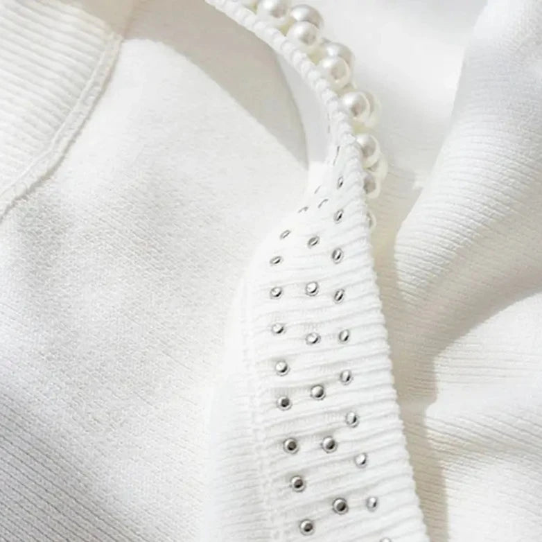 Top with pearls on the neck - Sweater to combine with blazers