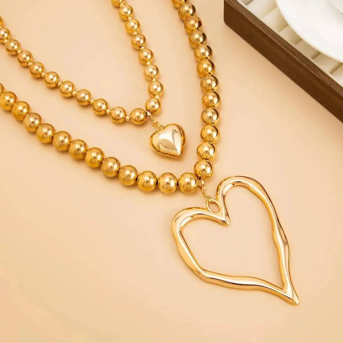 Exaggerated Vintage Large Heart Pendant Necklace Fashion