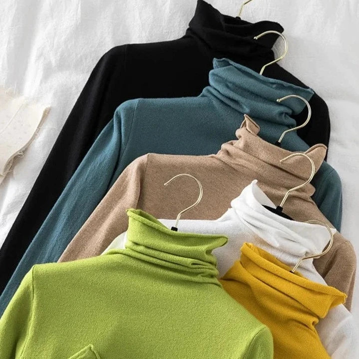 Turtleneck Sweaters - Long sleeved turtleneck sweater