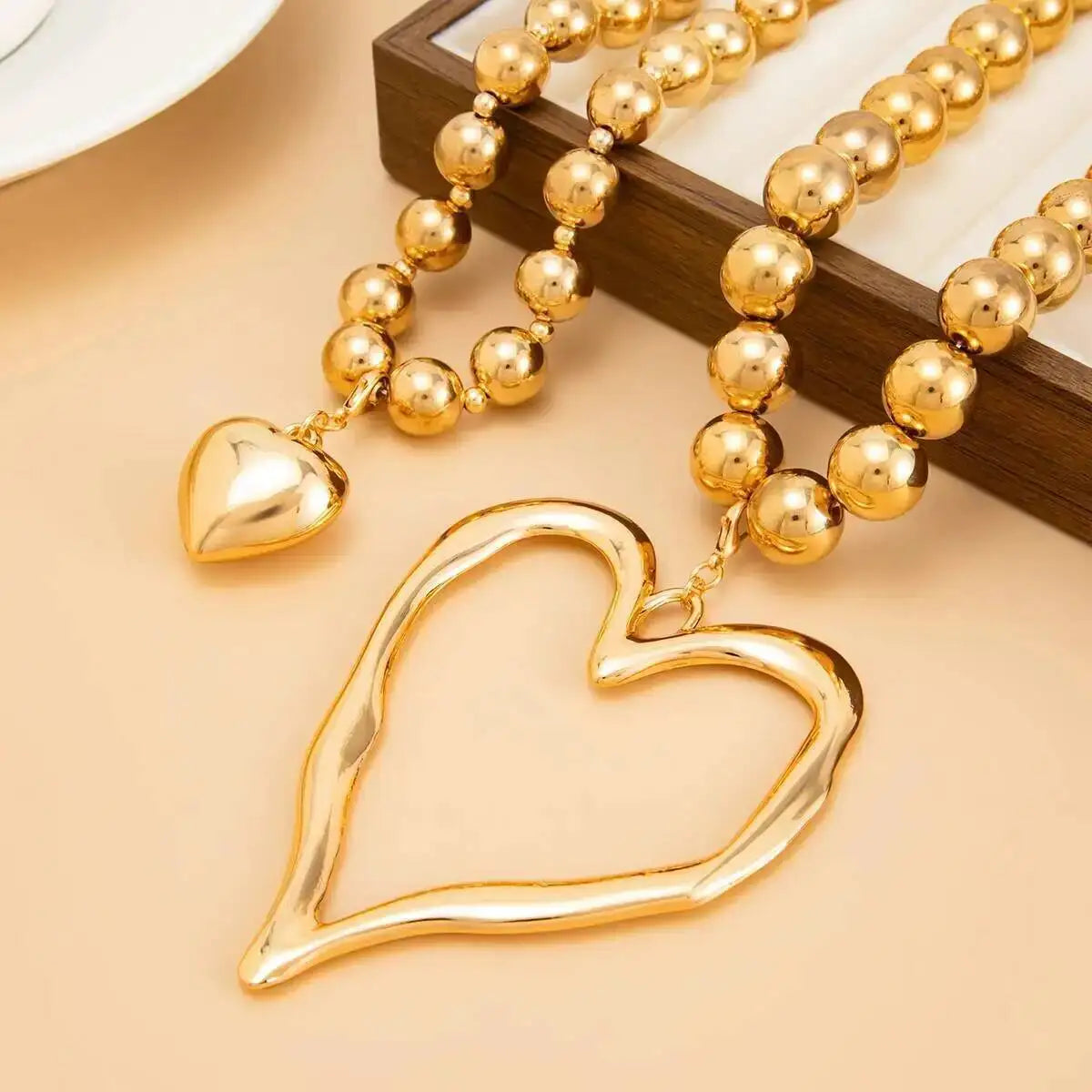 Exaggerated Vintage Large Heart Pendant Necklace Fashion