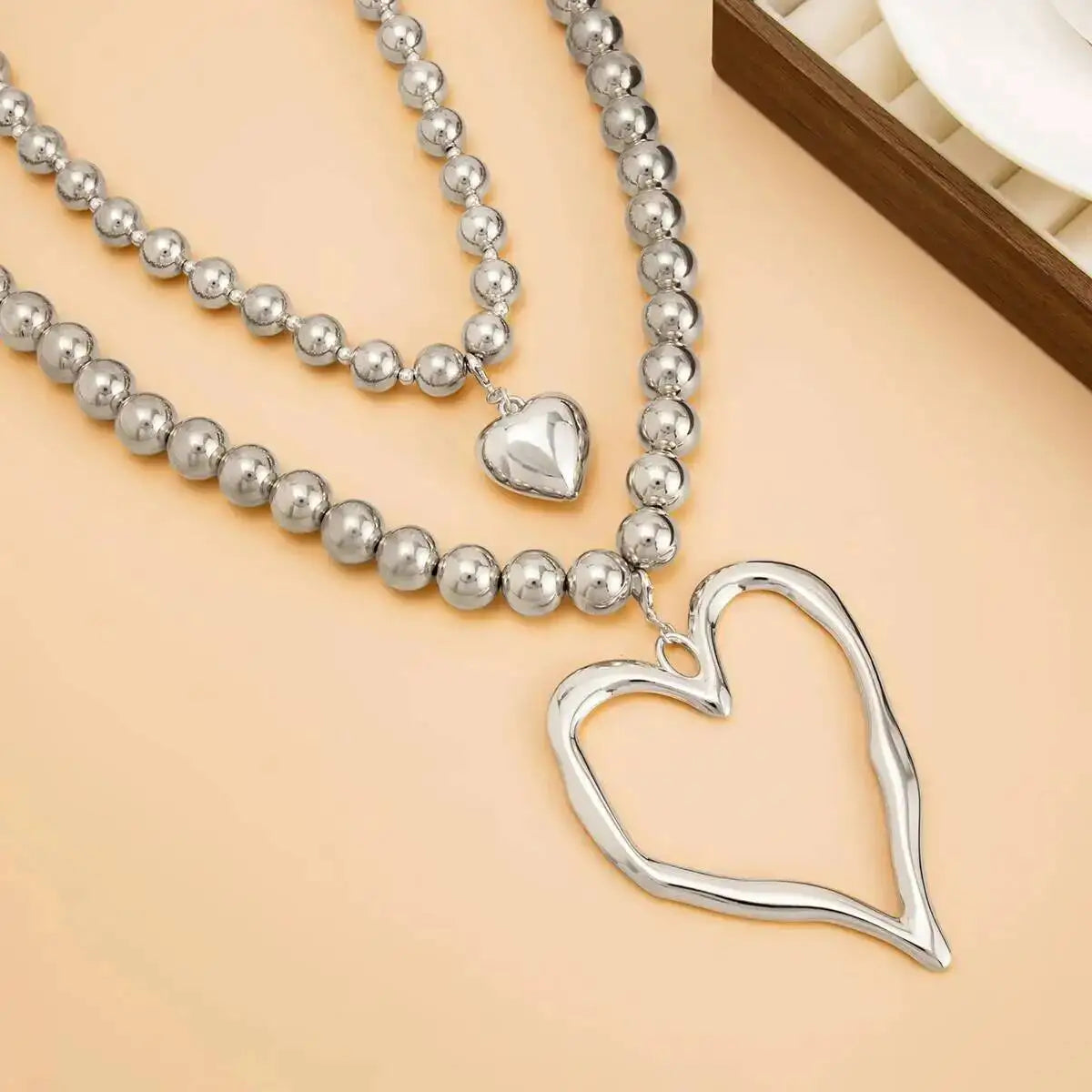Exaggerated Vintage Large Heart Pendant Necklace Fashion